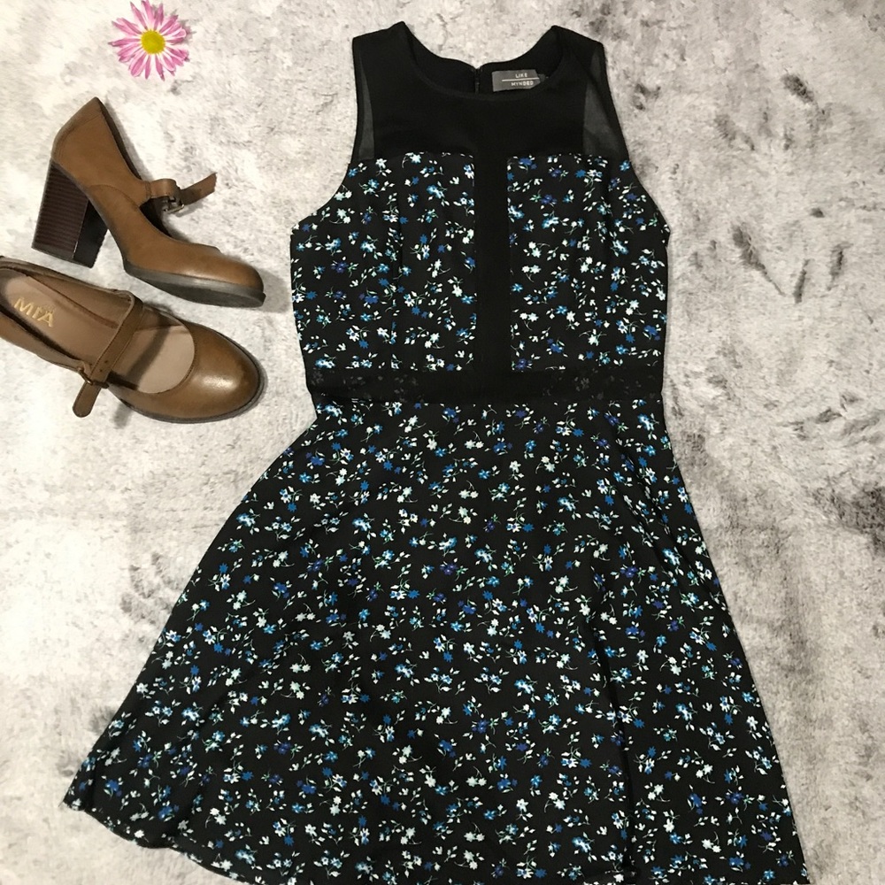 Black with blue and white flower dress XS
